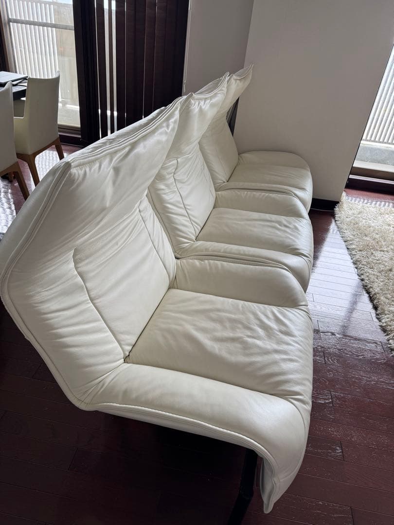 美品 カッシーナ　ヴェランダ　3人掛けソファ白総本革仕様　定価180万円以上