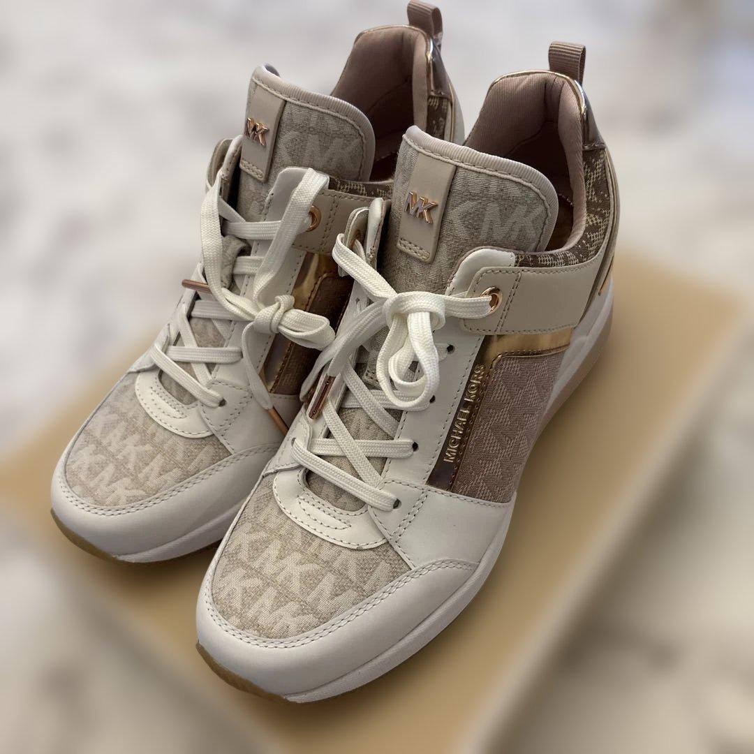 K様 新品　MICHAEL KORS ピンクベージュ スニーカー　24.0