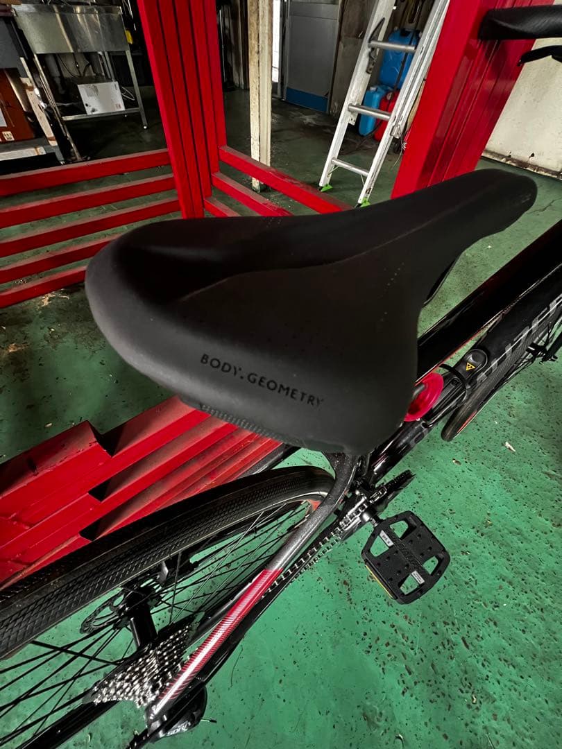 Specialized クロスバイク ブラック 未使用　ヘルメットセット　愛知発