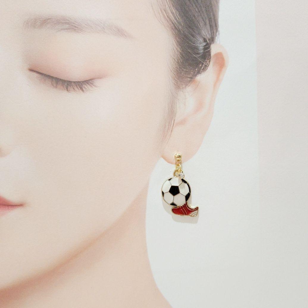 大人可愛い♡サッカー ピアス♡