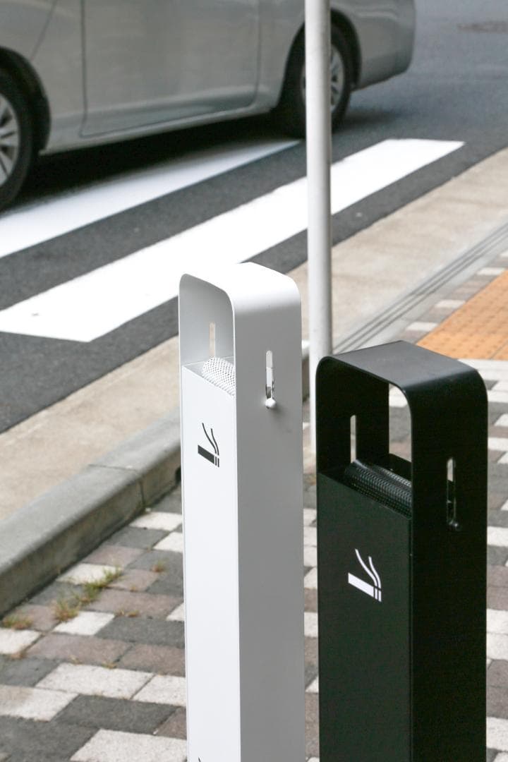 【新品】オシャレ！ スタンド 灰皿 角型 (黒)　名入れ(LOGO)可