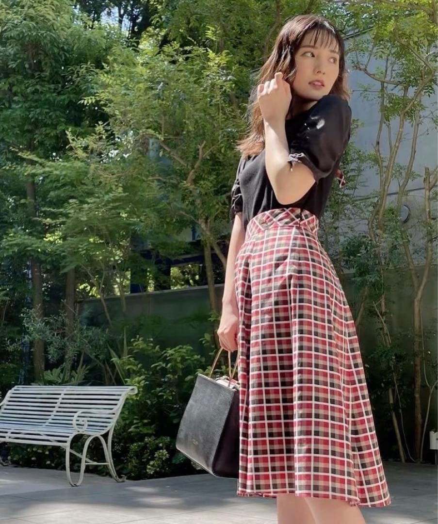 ブルーレーベルクレストブリッジ　スカート