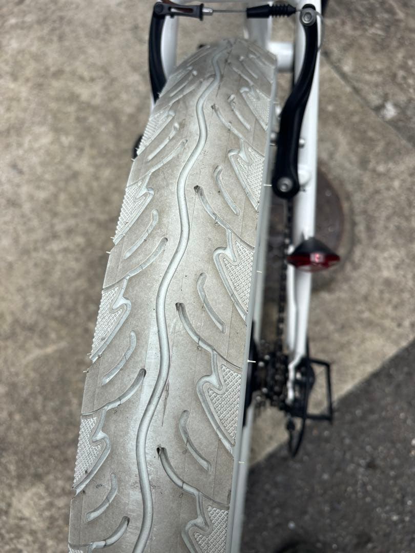 ホワイト クロスバイク 太タイヤ　おしゃれ自転車