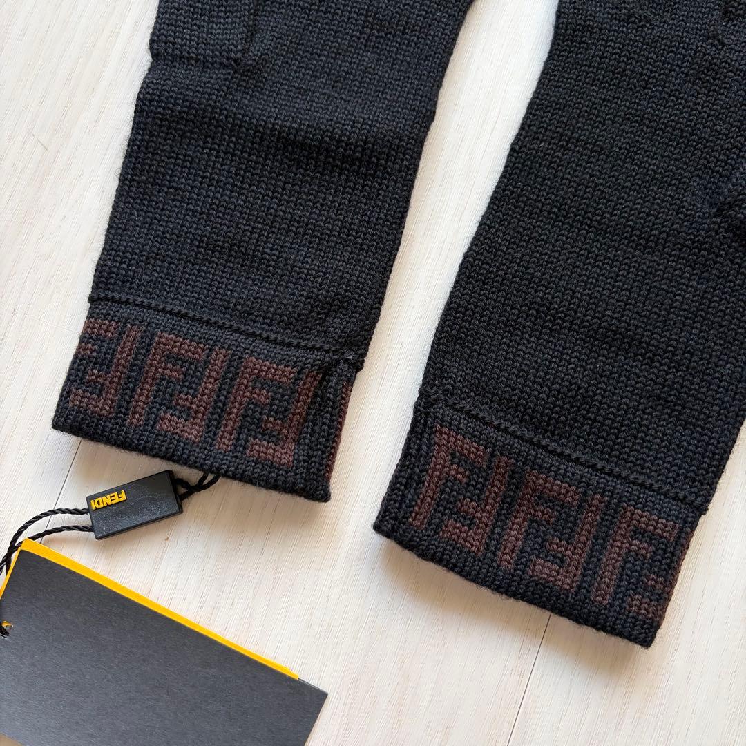 【新品】FENDI フェンディ ズッカ柄 ニット 手袋 黒