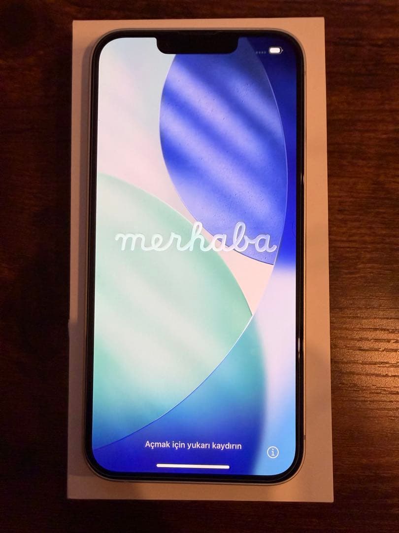 【極美品】Apple iPhone 16e 256GB 本体 ホワイト