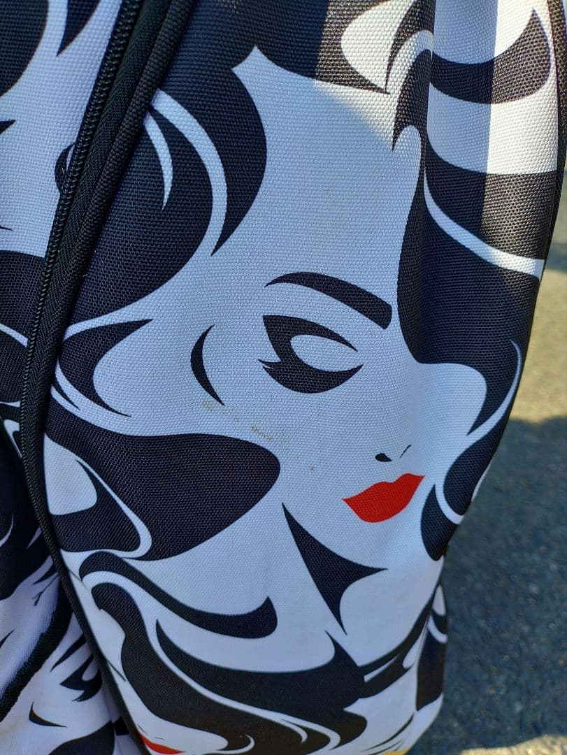 ラウドマウス【モナ】中古キャディバッグ　フードカバー破損