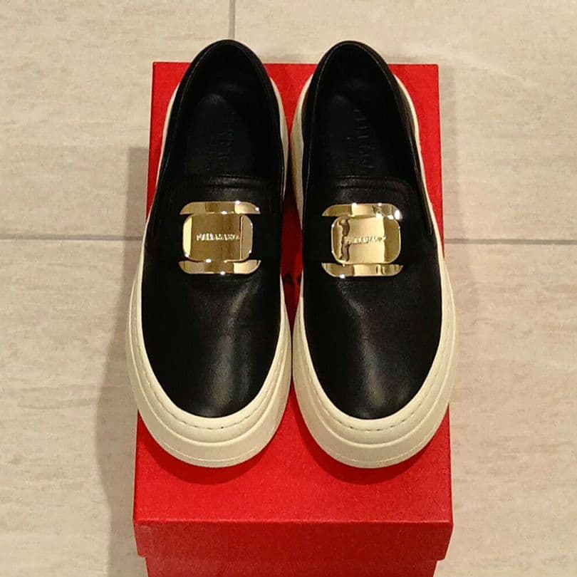 フェラガモ 6M スリッポン スニーカー ヴァラ ヴァリナ 靴