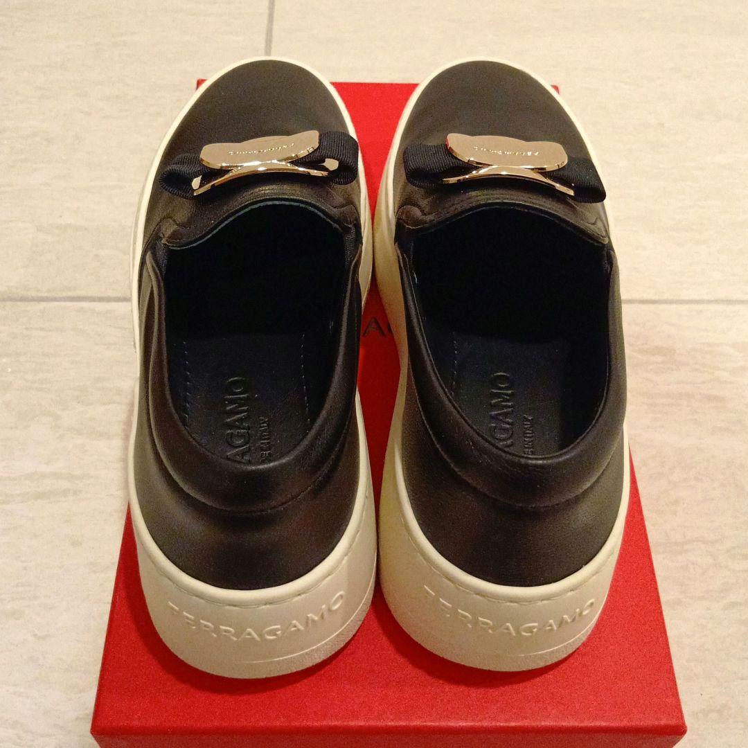 フェラガモ 6M スリッポン スニーカー ヴァラ ヴァリナ 靴