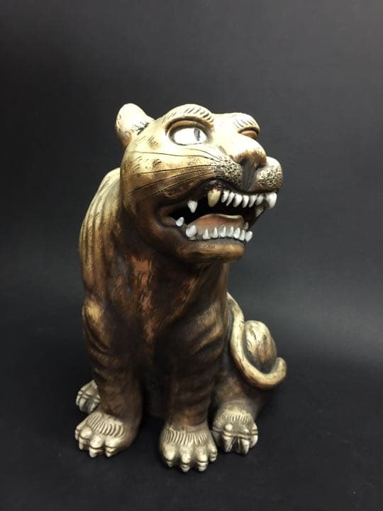 トラ虎猫焼物置物 鍋島大川内焼 代表作品  江戸期 献上の一品