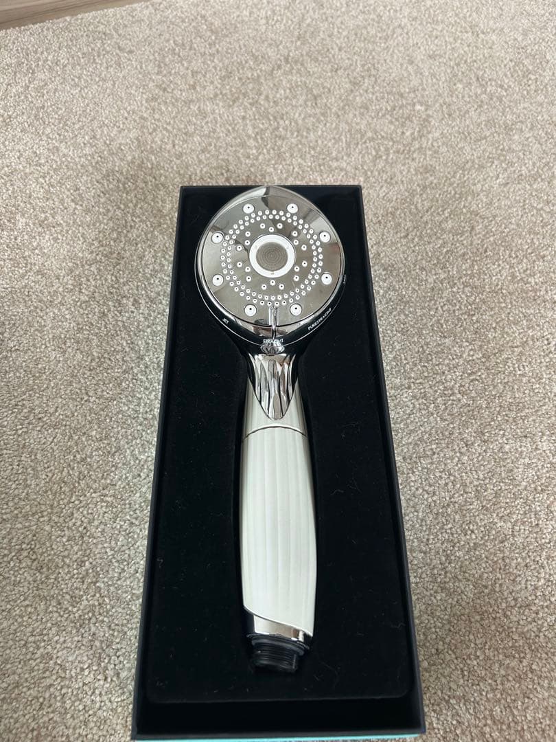 本日限定お値引き　ReFa エレガントシャワーヘッド ホワイト・シルバー