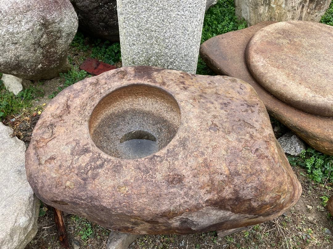 本鞍馬石水鉢　カワスウブ石　みかん彫り