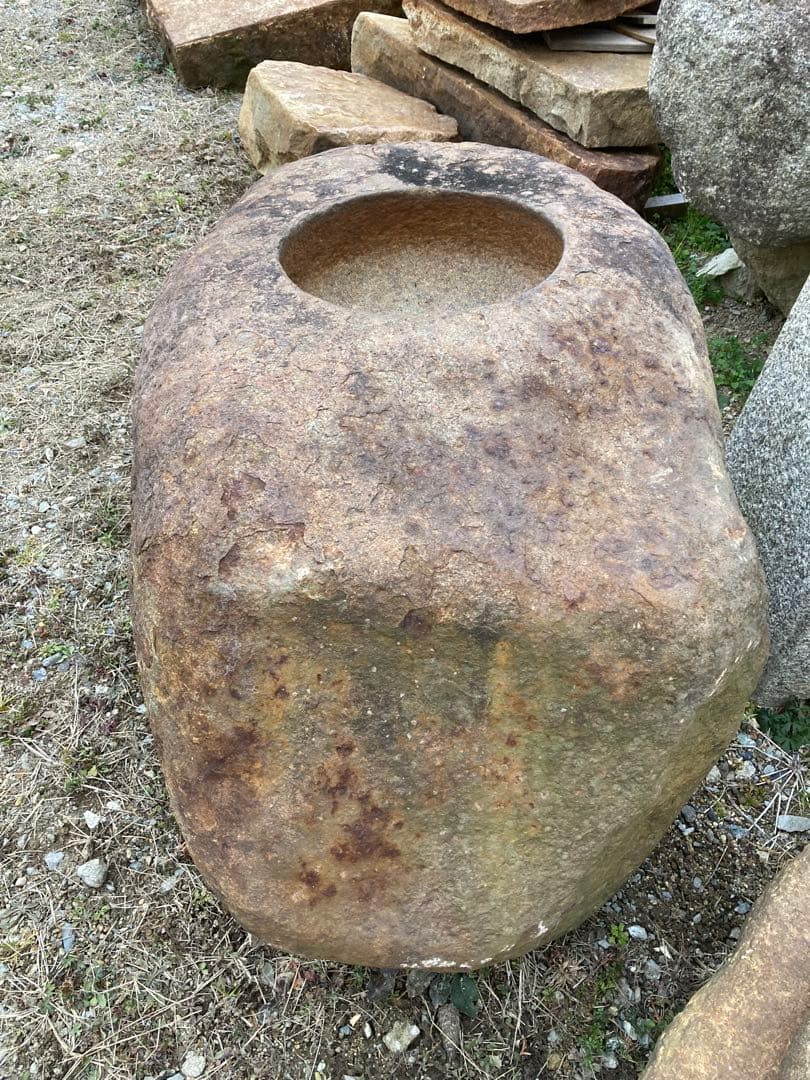 本鞍馬石水鉢　カワスウブ石　みかん彫り