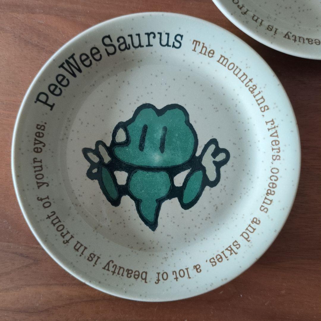 サンリオ　ウィアーダイナソアーズ 食器　小皿　サウルス　ピーウィー