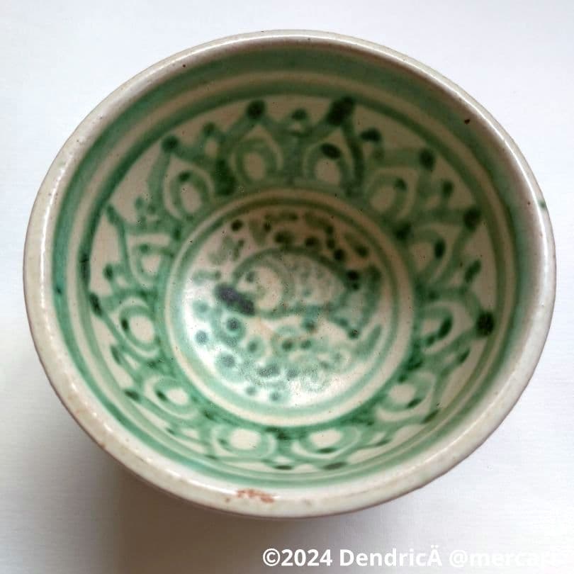 白釉緑彩碗③　ミャンマー　アジアアンティーク　魚模様　総柄　茶碗