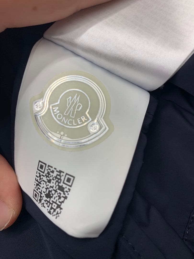 MONCLER フード付きネイビージャケット