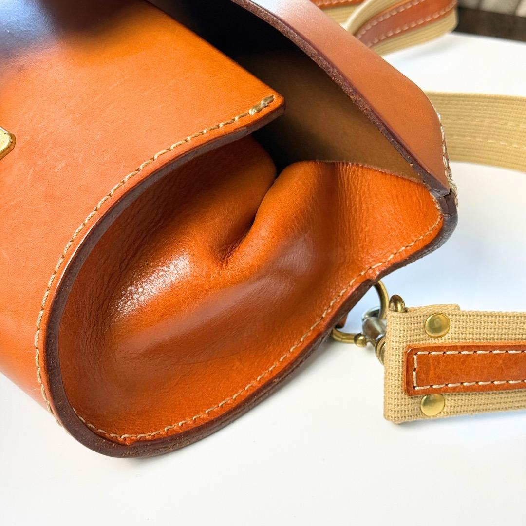 HERZ ヘルツ 3次元立体フォルム 2wayウエストボディバッグキャメル