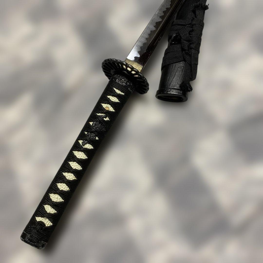 居合刀 黒柄 菊花透し丸鍔 黒木肌鞘