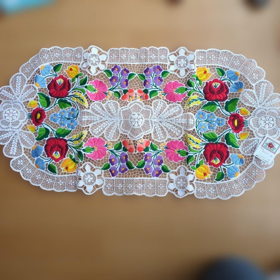 新品未使用　ハンガリー カロチャ刺繍 ドイリー レース テーブルセンター