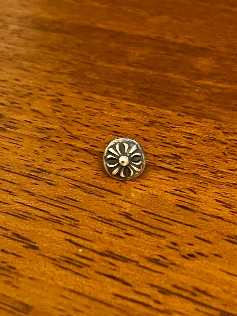 CHROME HEARTSシルバー 花模様 ピアス(片耳用)