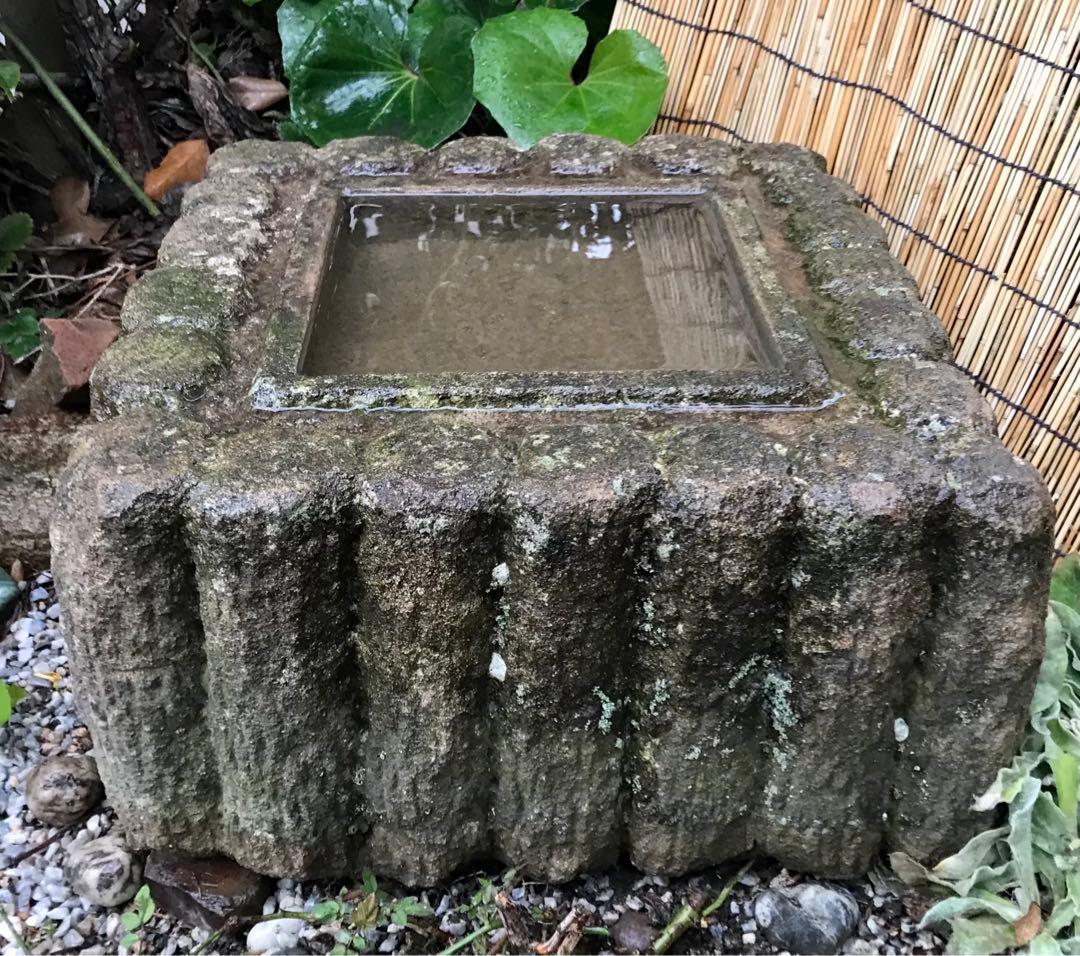 【天然自然石・四方角水鉢・蹲・茶庭向鉢】庭石・オブジェ・バードバス・ガーデニング