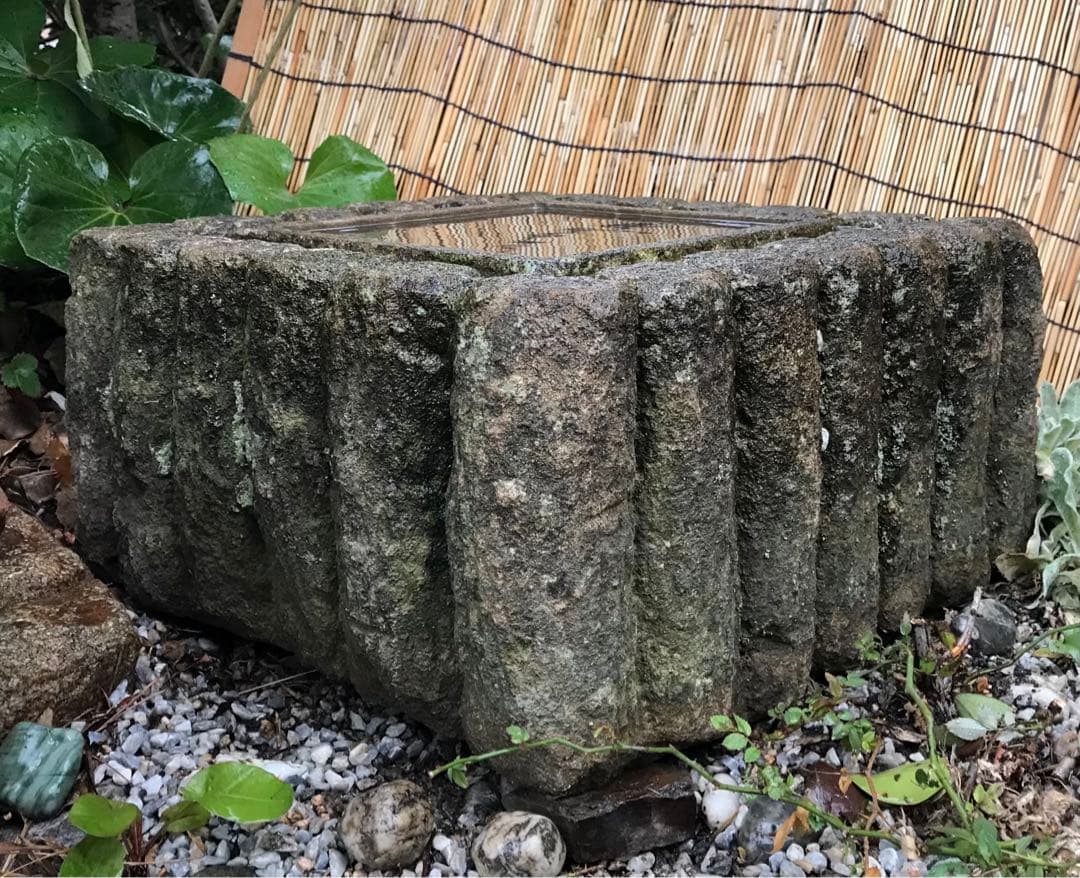 【天然自然石・四方角水鉢・蹲・茶庭向鉢】庭石・オブジェ・バードバス・ガーデニング