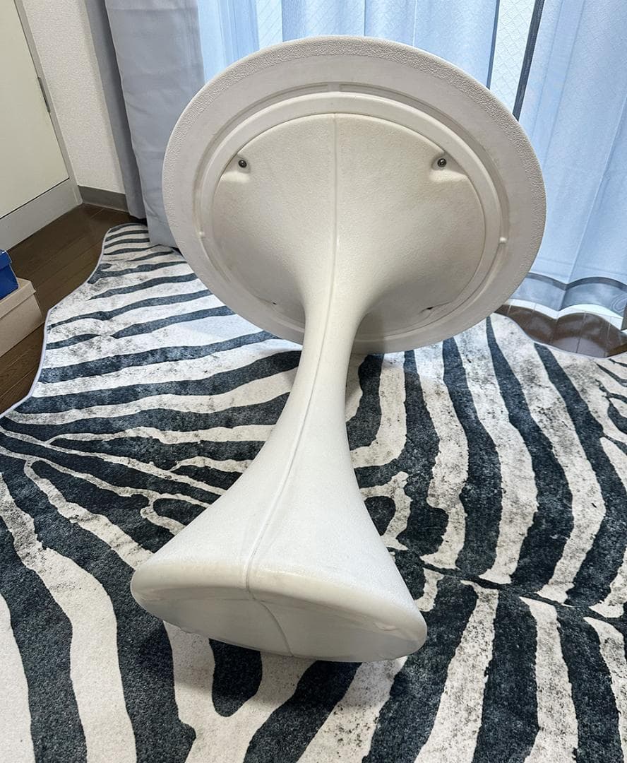 ドリアデ「KISSI KISSI」ホワイト ガーデンテーブル（屋内使用）