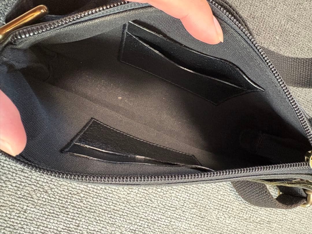 IL BISONTE クロスボディバッグ ブラック