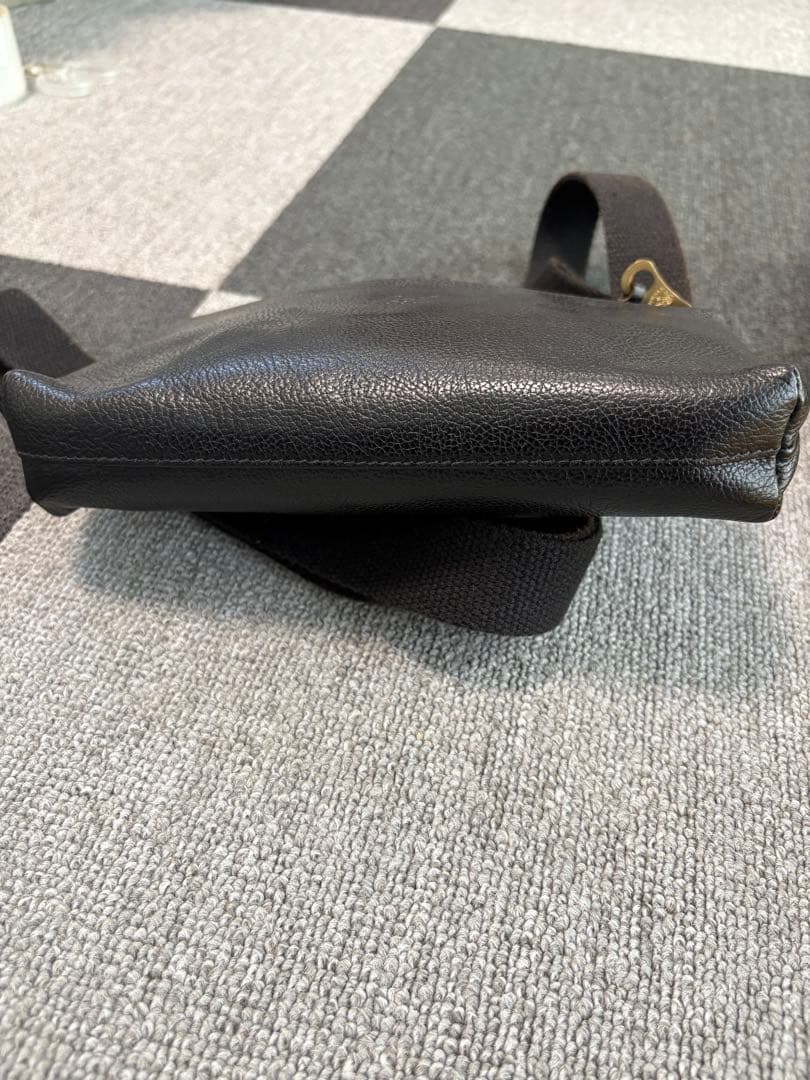 IL BISONTE クロスボディバッグ ブラック