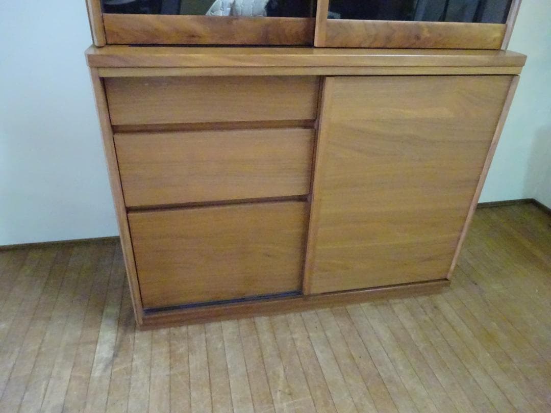 マヨネーズ　カリモク家具　引き戸　キッチンボード　食器棚　　幅101センチ