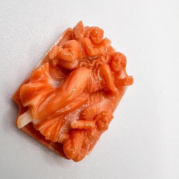 天然珊瑚　彫刻　K 10タイプ