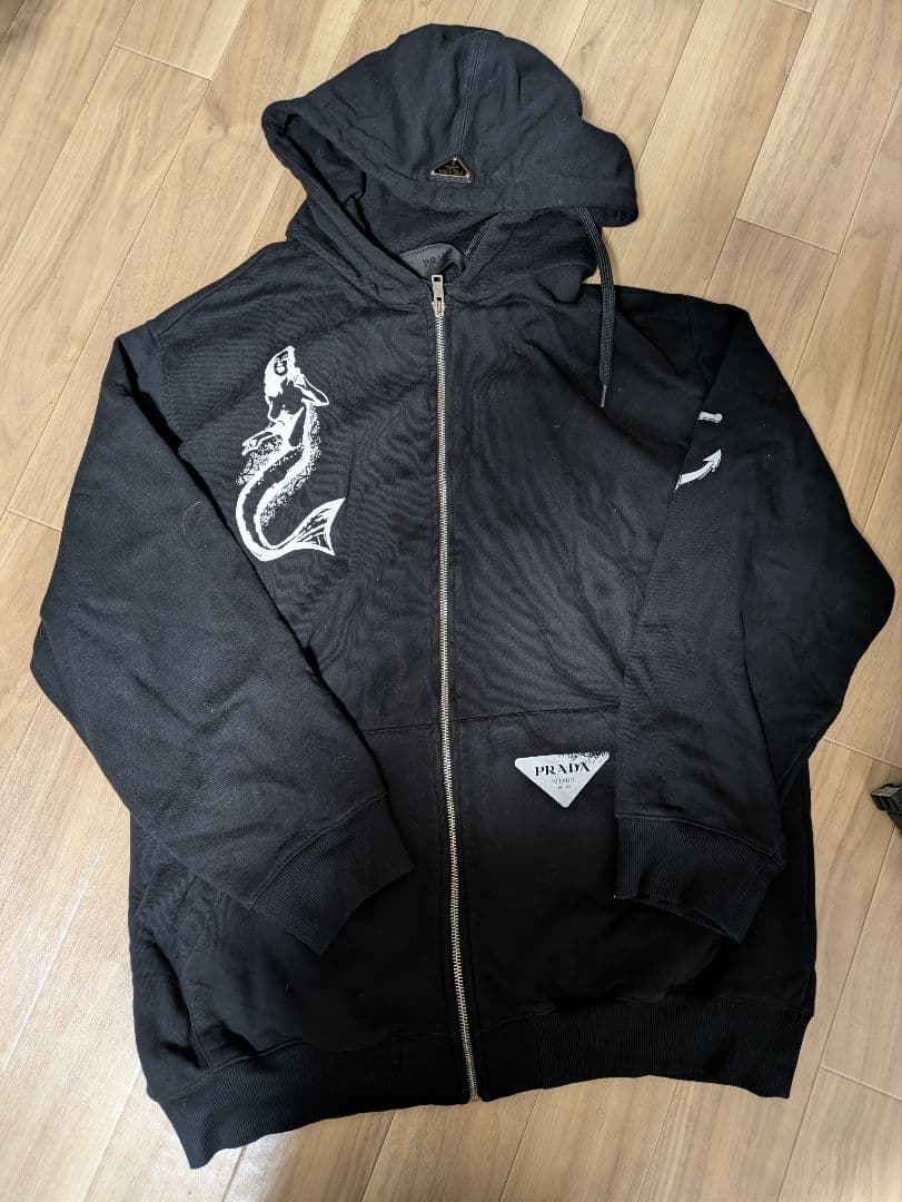 プラダ　フードプレートジップパーカー