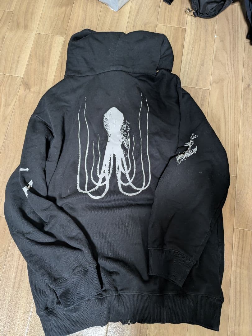 プラダ　フードプレートジップパーカー