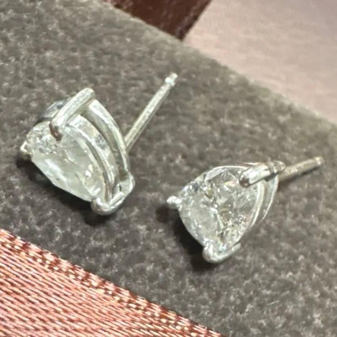 ダイヤモンド　ペアシェイプピアス　プラチナ900 鑑定書付き