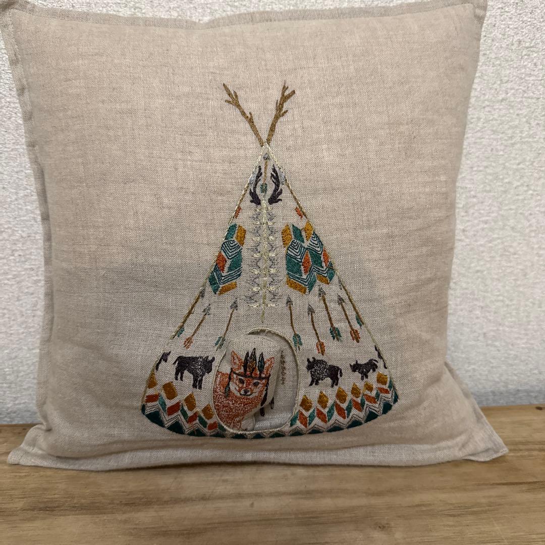 コーラル &タスク　テント柄クッション キツネドール付き