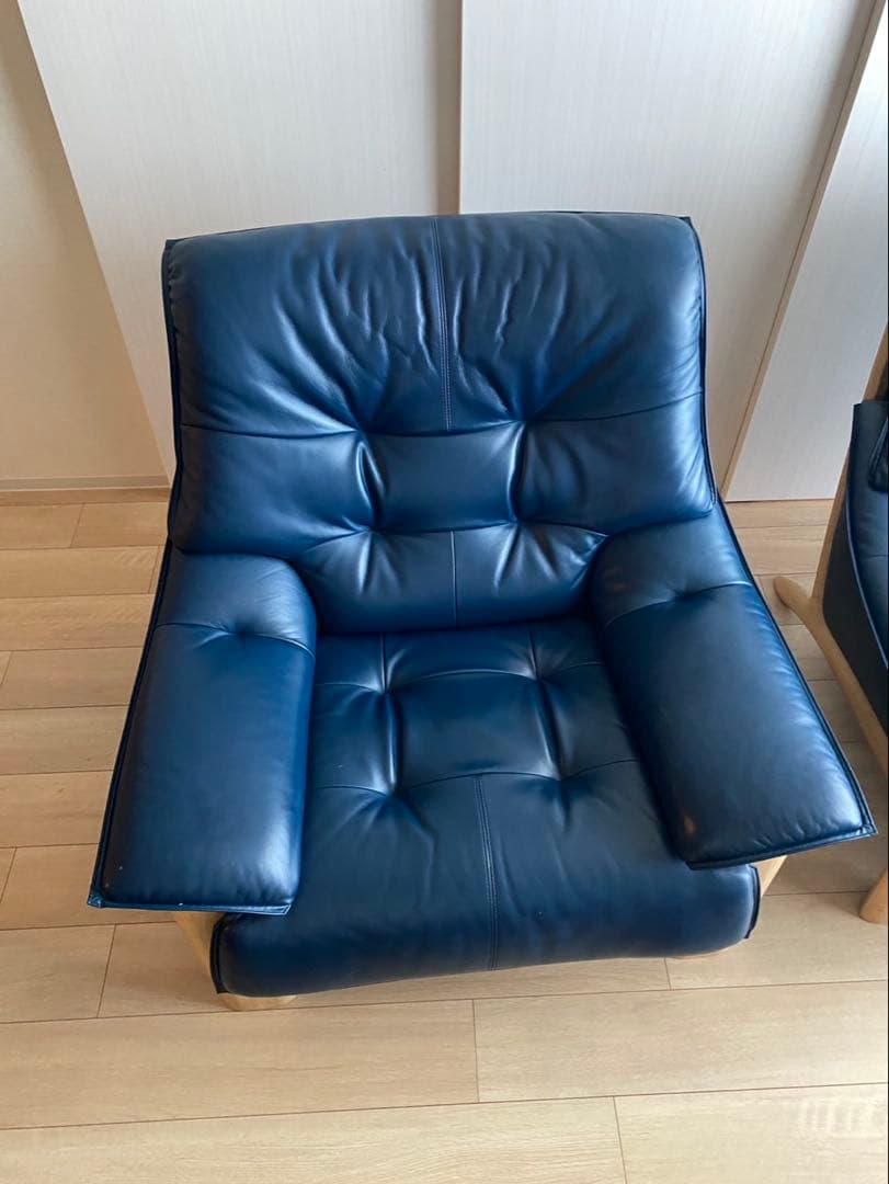 値下げしました！カリモク美品⭐️ ネイビー レザー 1人掛けソファx一脚