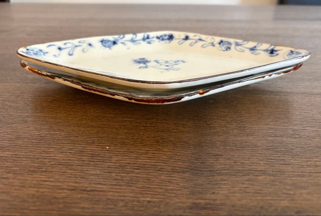 伊藤聡信　白釉印判菱皿　2枚セット