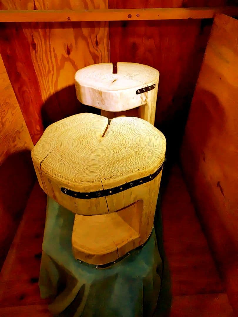 オリジナルデザイン天然ひのき 丸太 組合わせ 双子 椅子 テーブル高さ約43cm