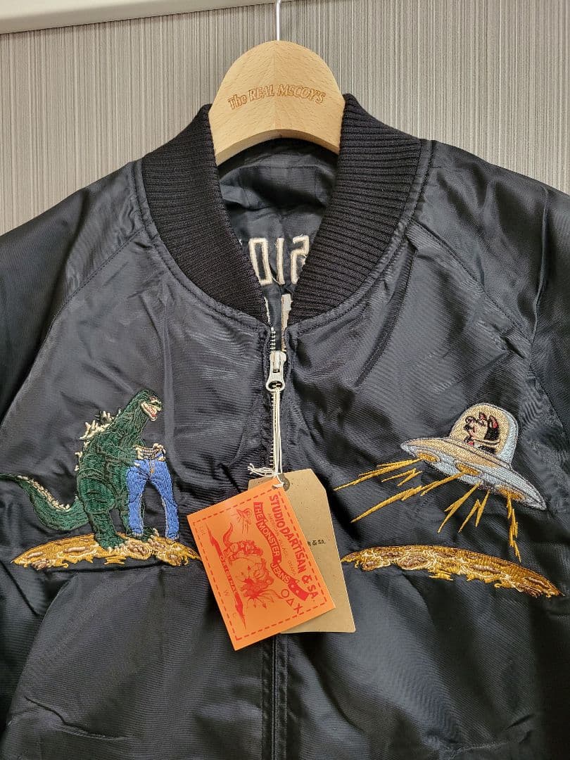 新品未使用 ダルチザン 限定 ゴジラvsキングギドラ コラボ刺繍ジャケット 42