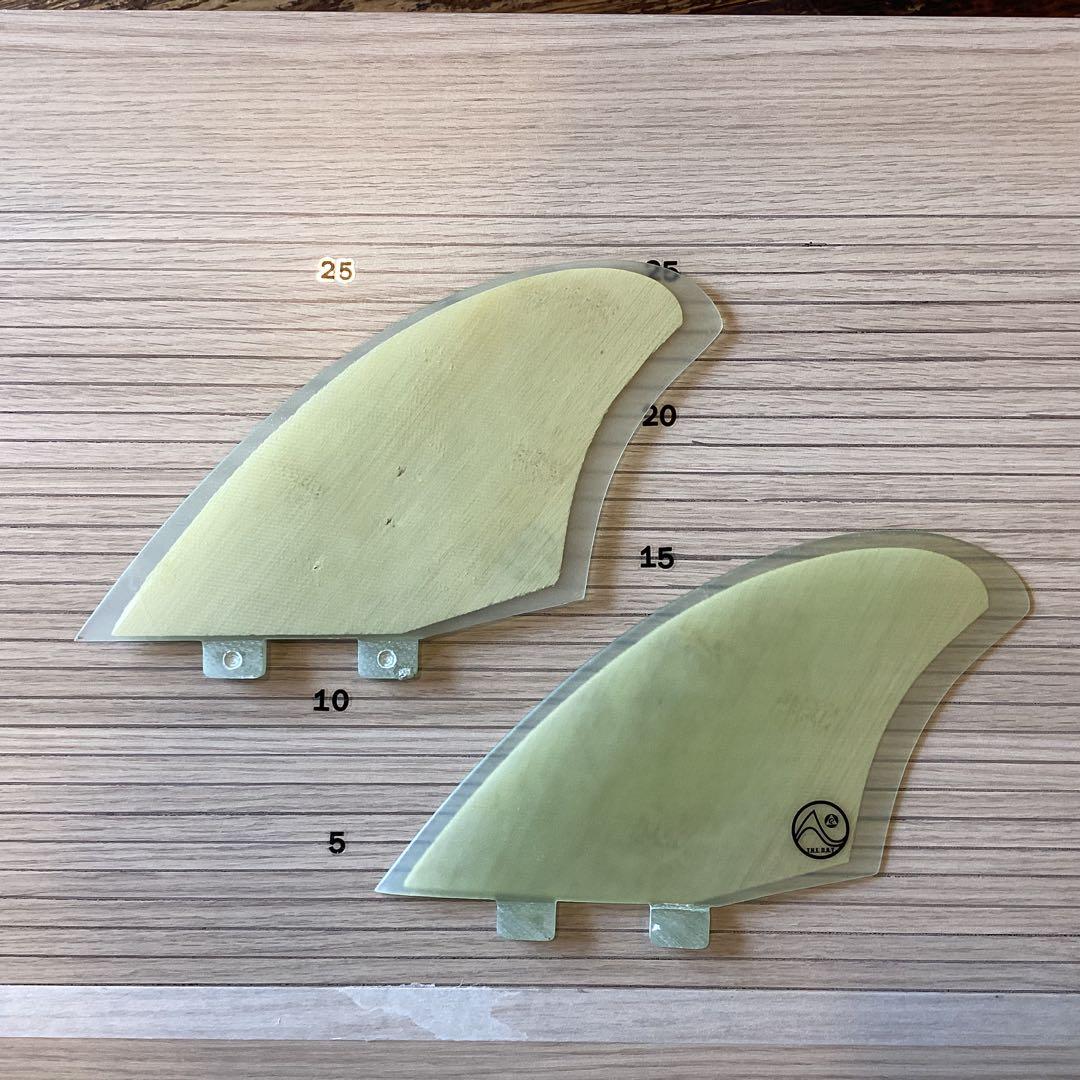 新品　ツインフィン　FCS 素材：グラスファイバー T.H.E D.A.Y