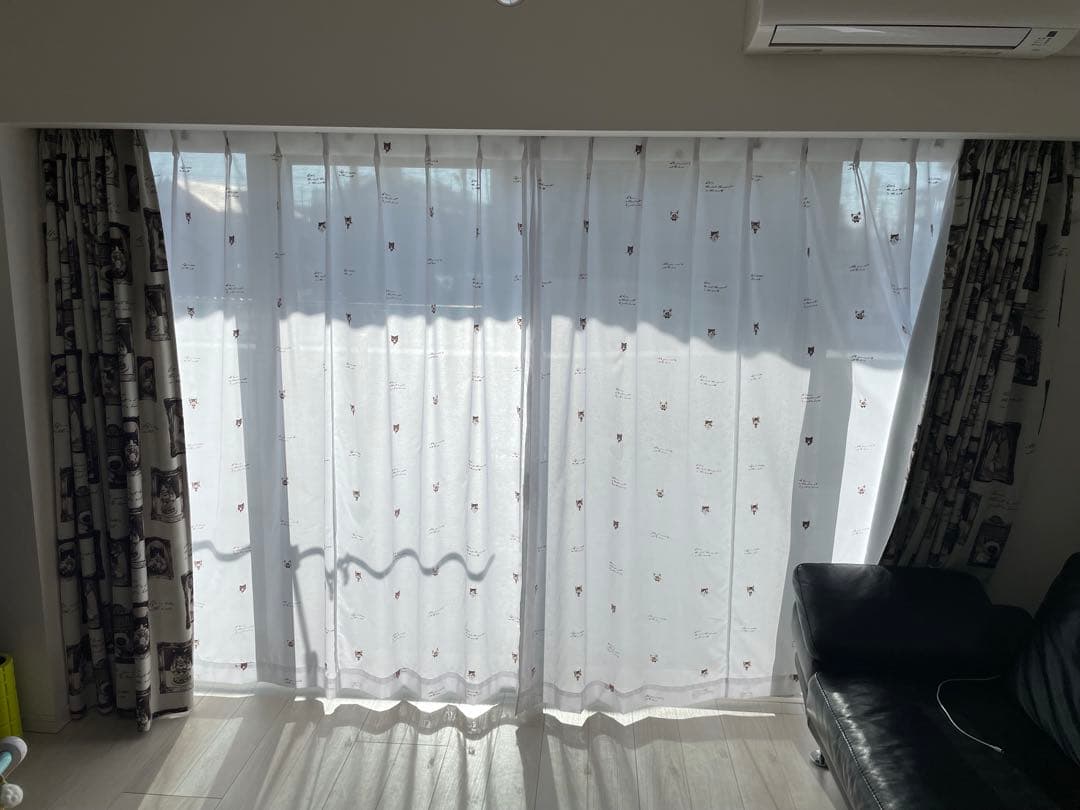 【Lotti-ロッティ- 】猫ちゃんがかわいいカーテン　リニャックスタイム