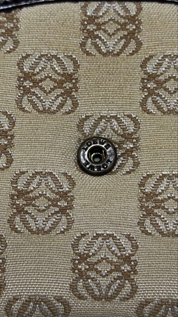 LOEWE 二つ折り財布　アナグラム　Dリング　大幅値下げ　早い者勝ち