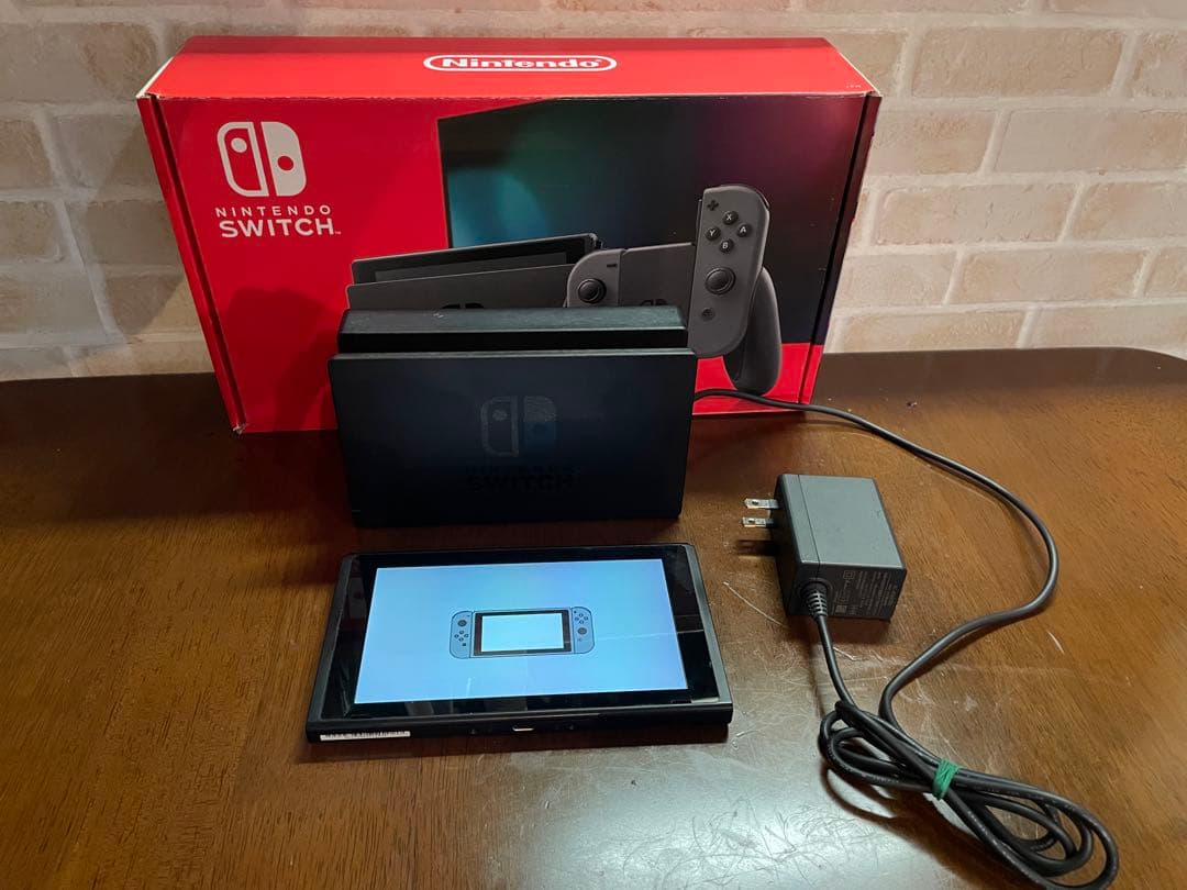 ニンテンドーSwitch 本体、充電器のみ　箱入り