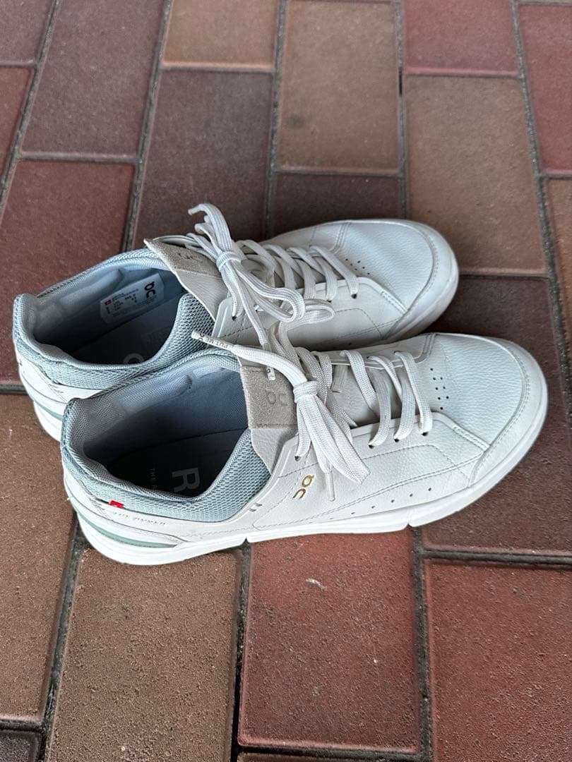 on THE ROGER オン　テニススニーカー