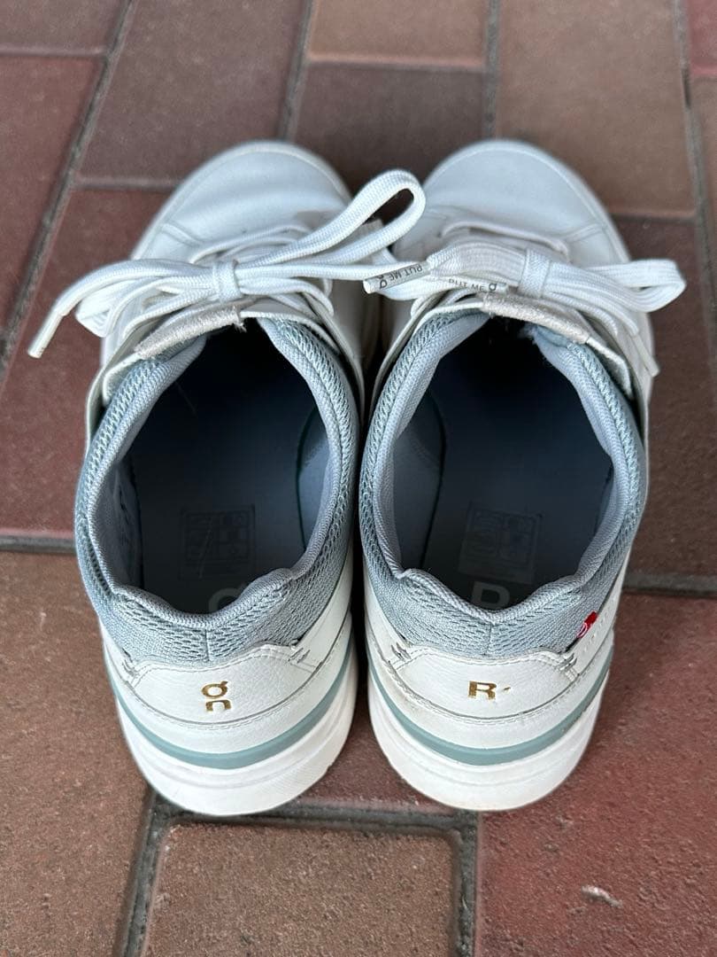 on THE ROGER オン　テニススニーカー