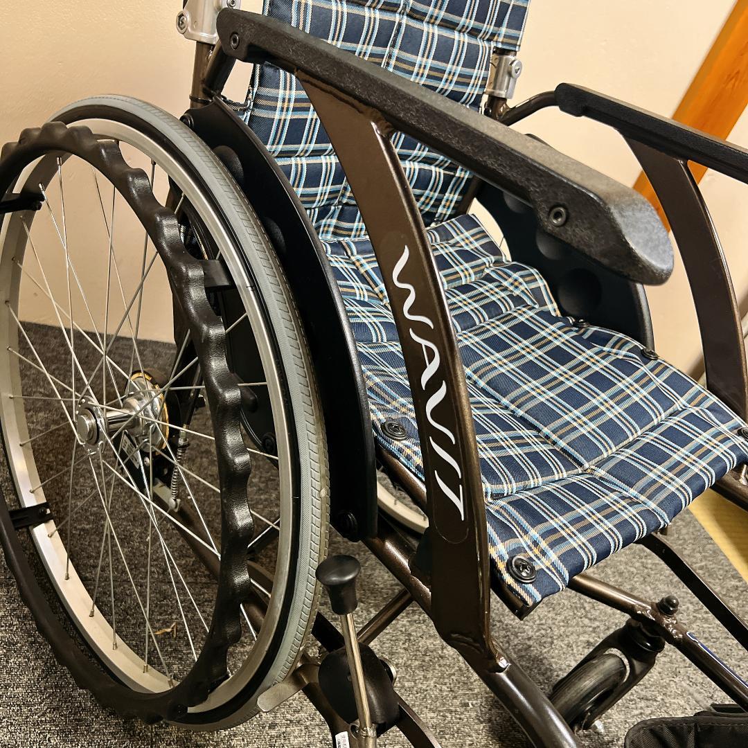 カワムラサイクル　自走用　ノーパンクタイヤ　次世代型車椅子　WAVITシリーズ