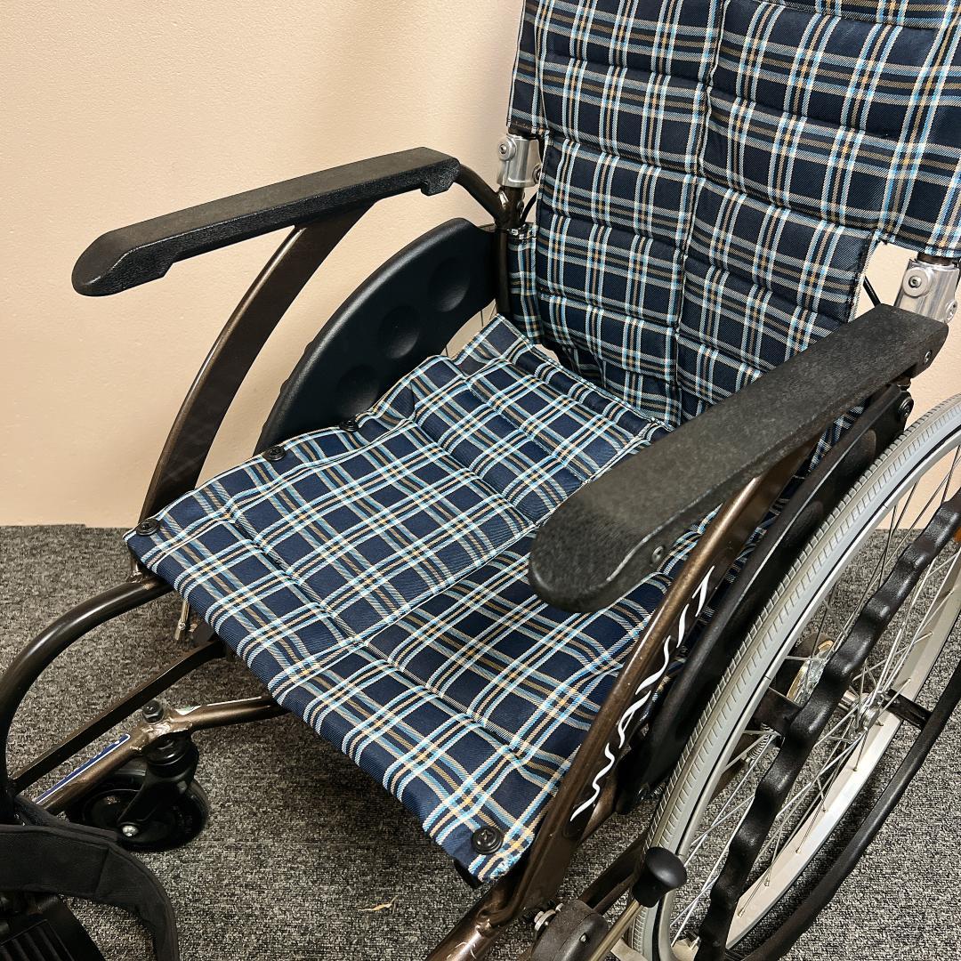 カワムラサイクル　自走用　ノーパンクタイヤ　次世代型車椅子　WAVITシリーズ