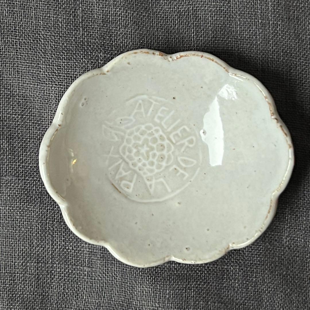 鹿児島睦さん　輪花楕円の小皿②