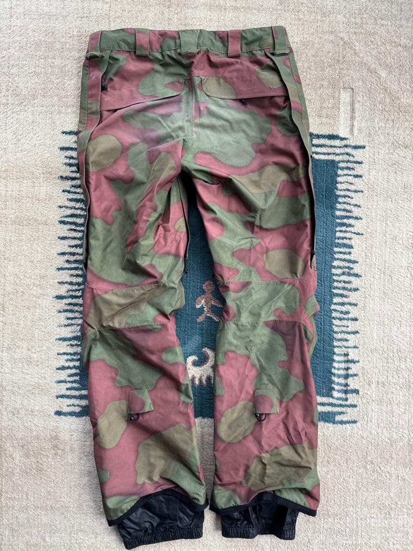 【BURTON ak】GORE-TEX スノーボードウェア Sサイズ 迷彩