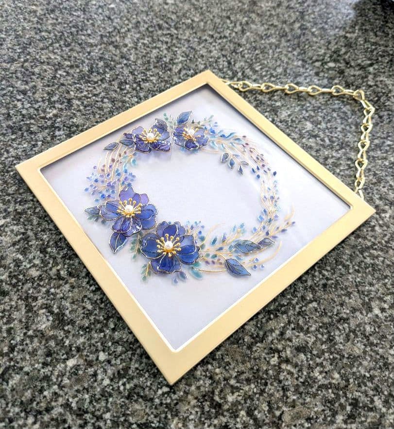 ワイヤーレジンアート『青い花のリース』壁掛け　オマケ台紙付き　ステンドグラス風