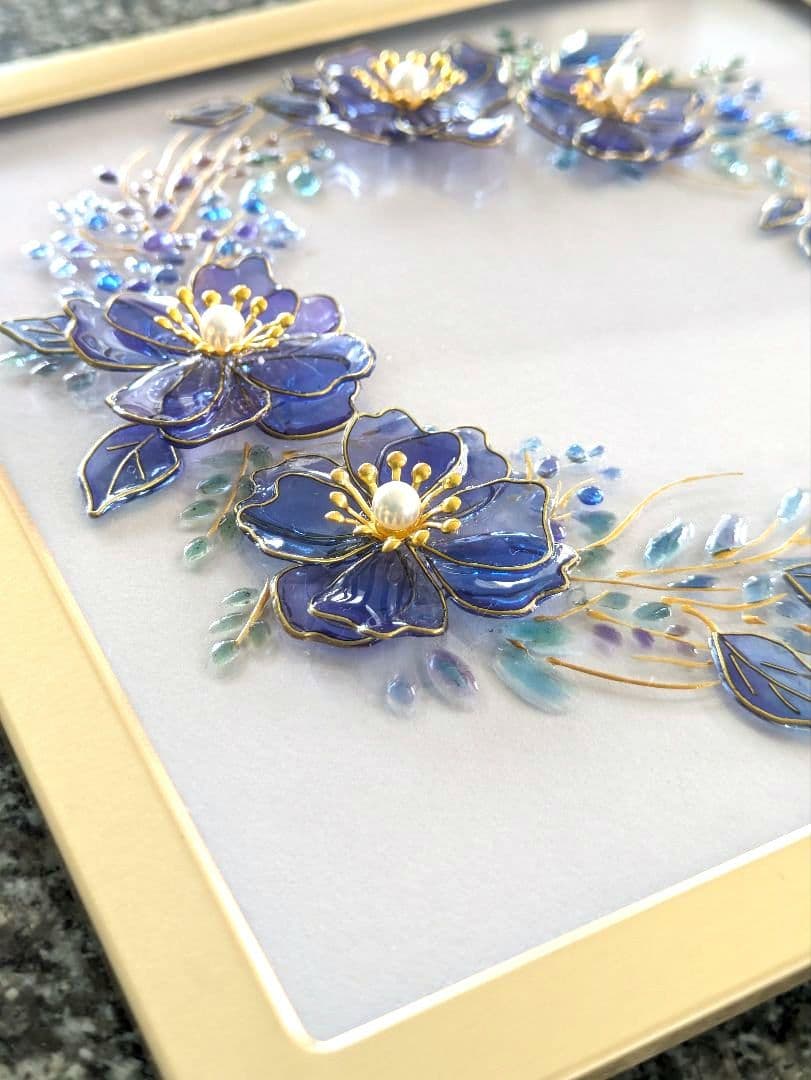 ワイヤーレジンアート『青い花のリース』壁掛け　オマケ台紙付き　ステンドグラス風